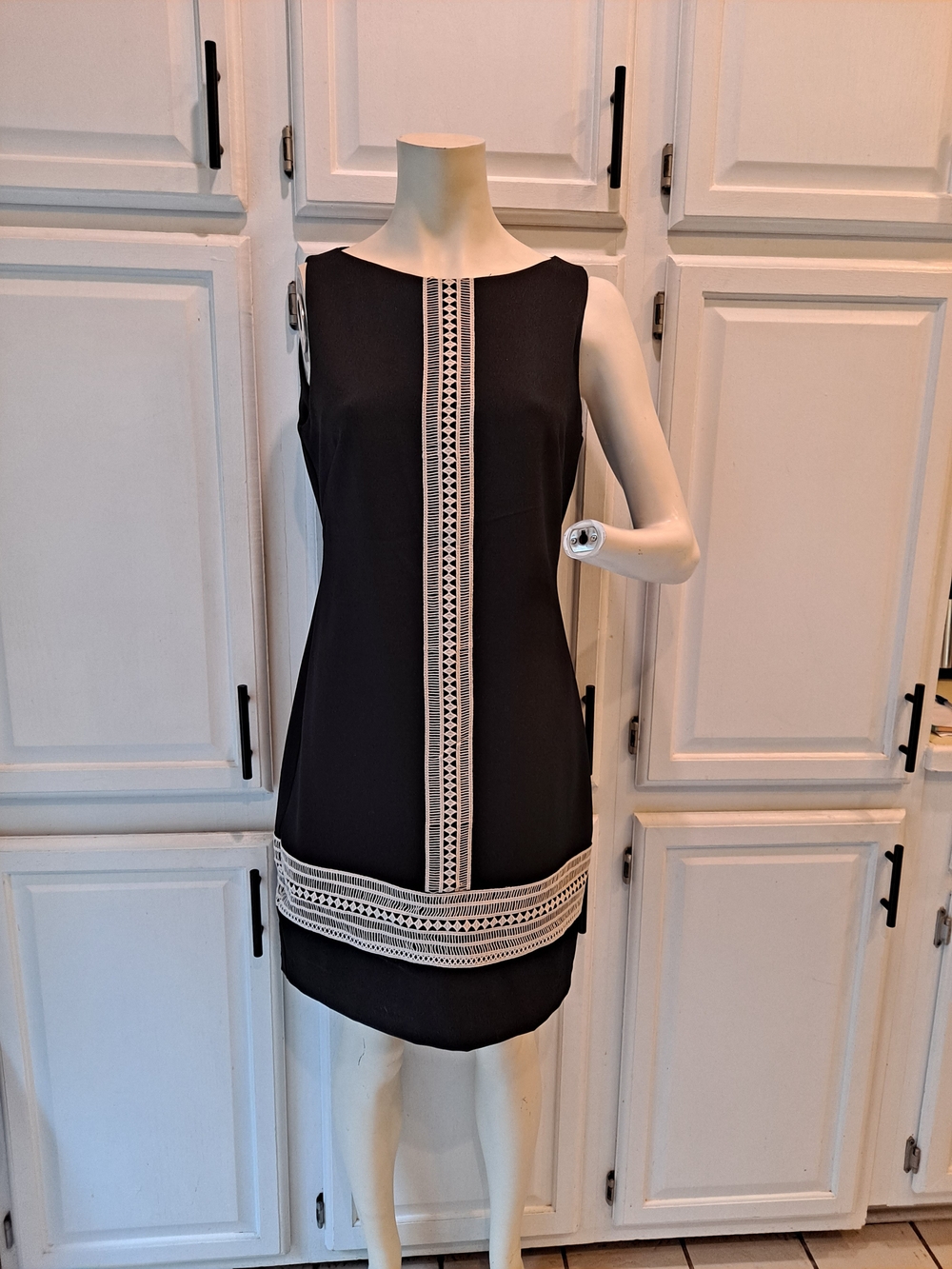 Maggy London Black Sleeveless Sheath Midi Dress Cream Lace Trim Cocktail